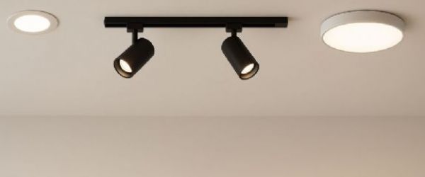 無主燈照明怎麼規劃？嵌燈、軌道燈、吸頂燈選購與搭配全攻略